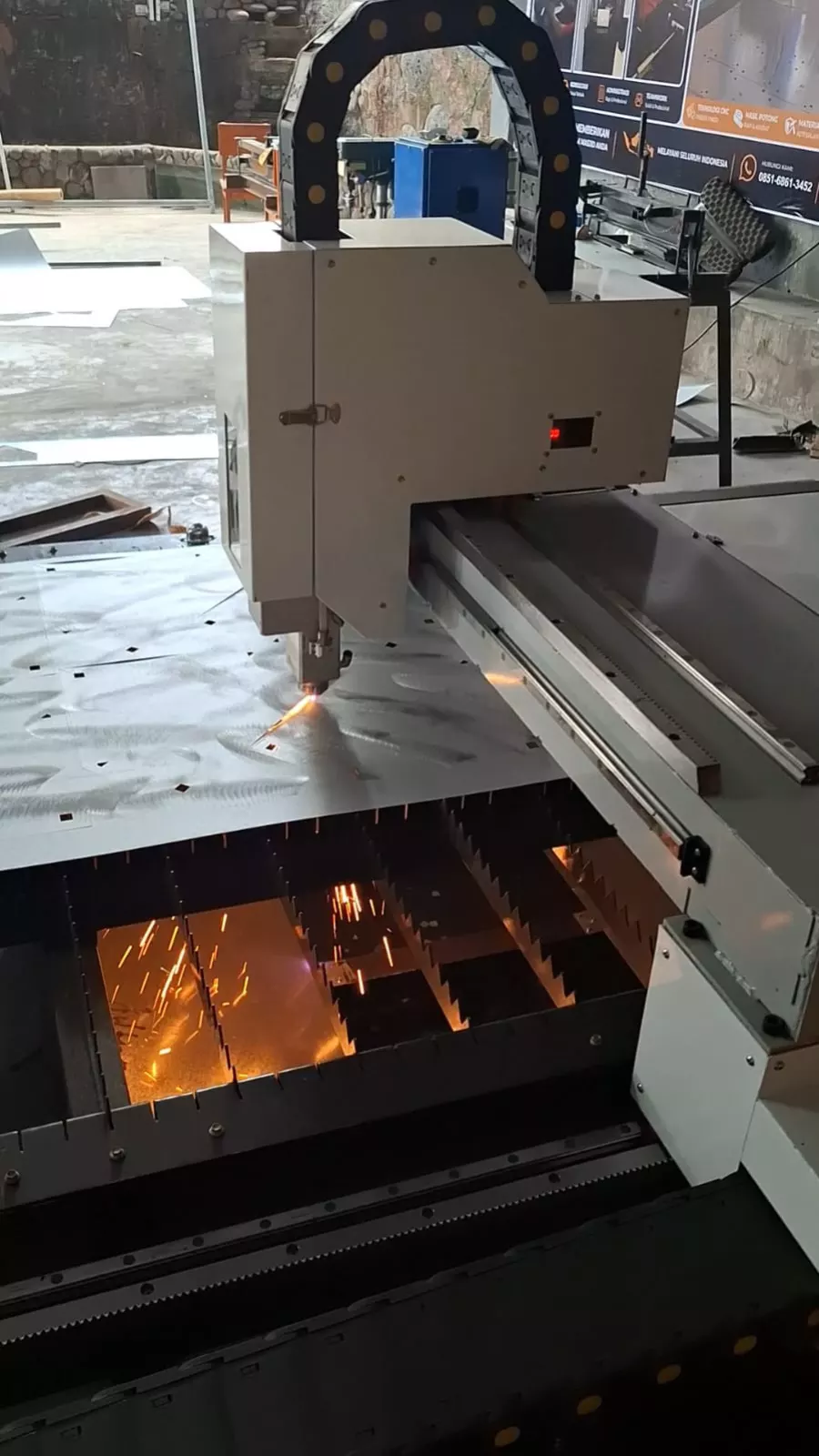 Pemotongan panel kubah masjid menggunakan mesin laser CNC
