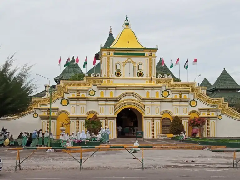 Masjid Agung Sumenep: Perpaduan Beberapa Budaya Nusantara