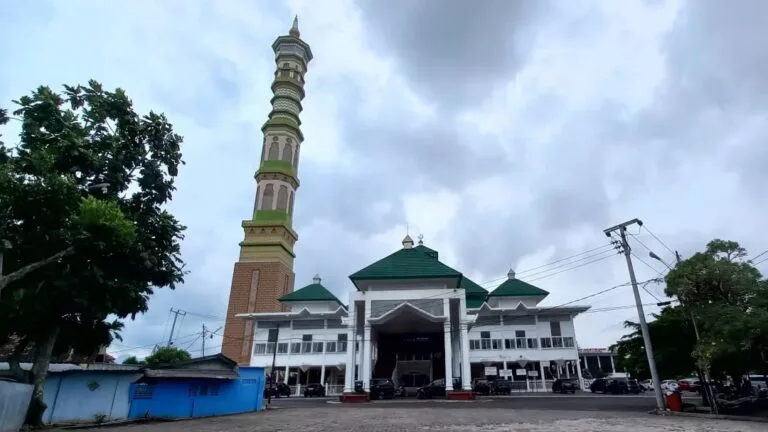 Masjid Agung Lampung: Sejarah, Seni, dan Megahnya Tiga Kubah