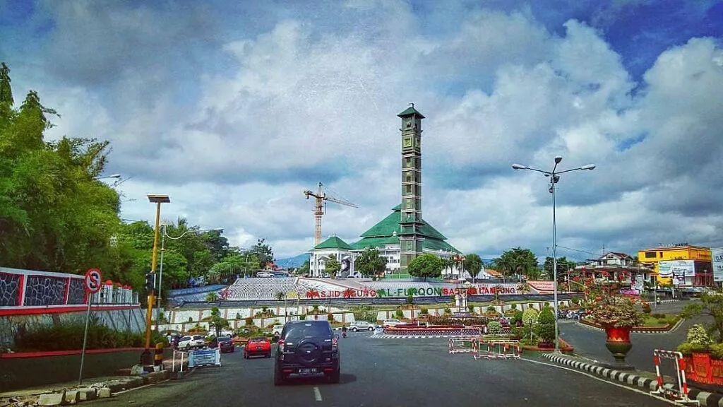 Masjid Agung Lampung - instagram.com/@masjidagungalfurqonbdl