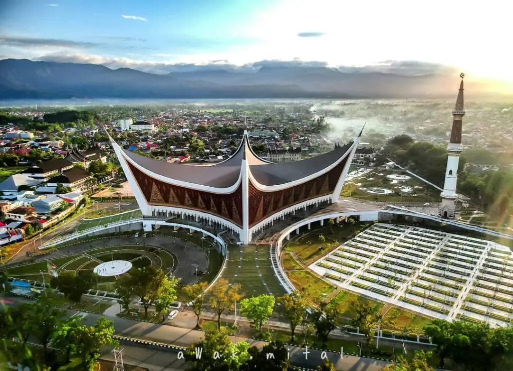 Masjid Raya Syekh Ahmad Khatib Al-Minangkabawi: - instagam.com/@awak.mital
