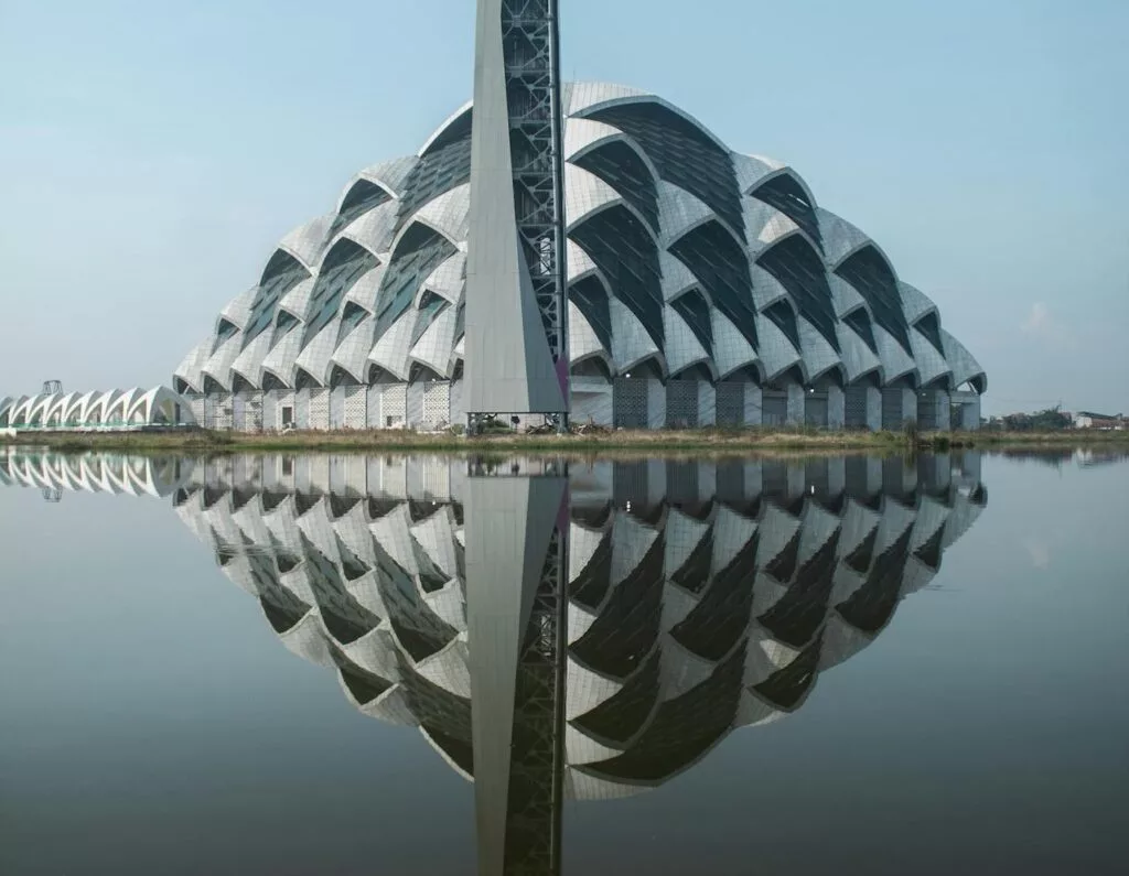 Masjid Raya Al Jabbar-Sumber: pexels.com/@Nazar Fadillah Sevtiana