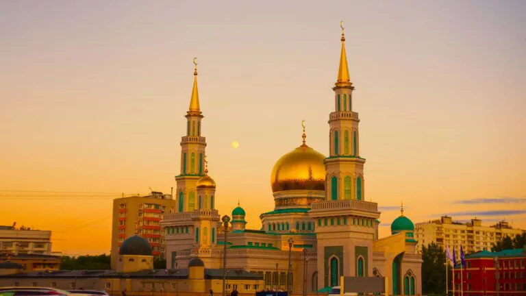 Masjid Kubah Emas: Ikon Arsitektur Islam Modern Indonesia