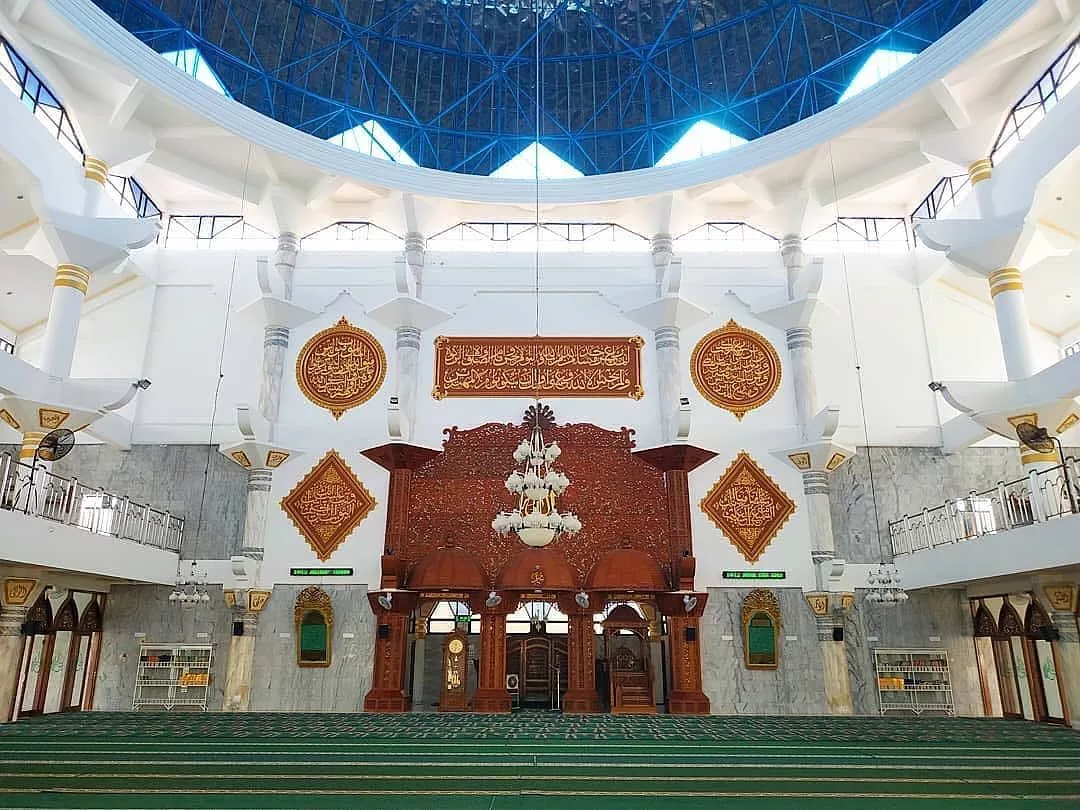 Interior Masjid Agung Sampang - instagram.com/@wonderfulsampang