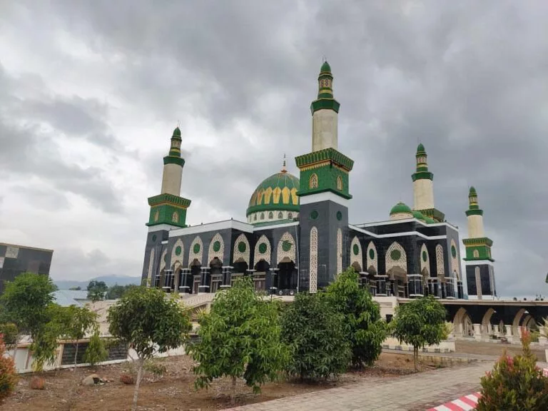 Masjid Agung Lebong: Menelusuri Jejak Masa Lewat Kemegahan Desain