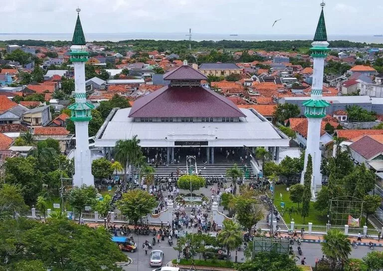 Masjid Agung Bangkalan: Jejak Sejarah dan Kemegahan Arsitektur Madura
