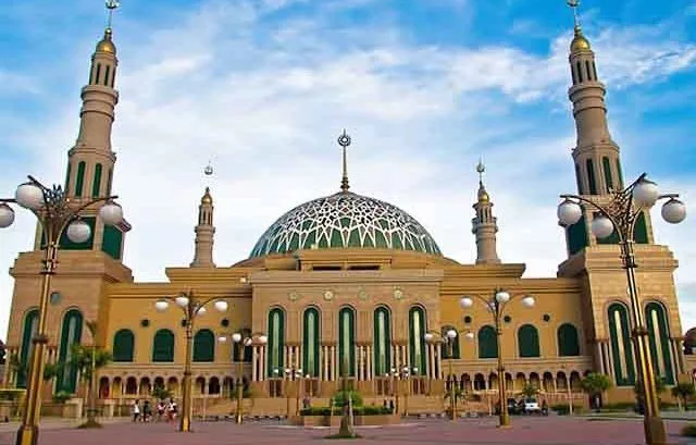 Islamic Center Samarinda: Pesona Eksterior dan Kubah Biru yang Memukau