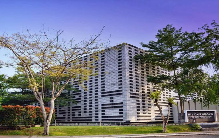 Masjid Al Irsyad: Keunikan Desain Kubus Modern Tanpa Kubah