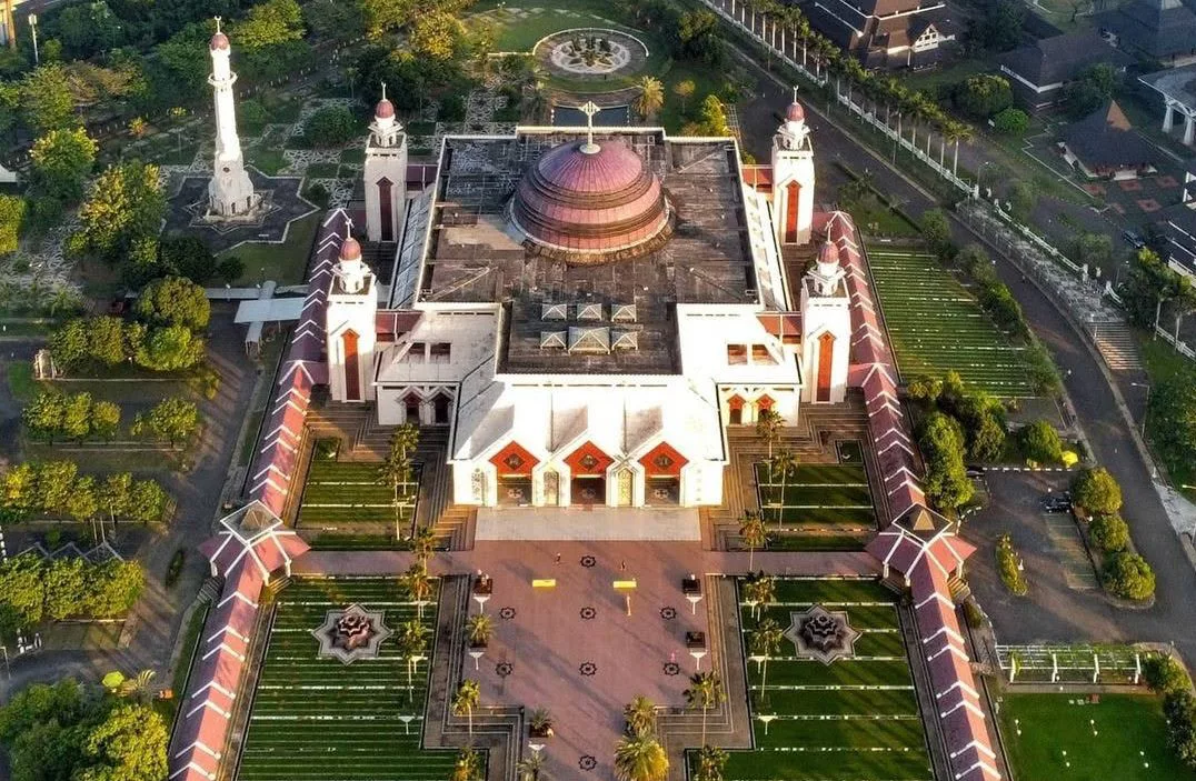 Masjid Agung At Tin - instagram.com/@masjidinfo.id