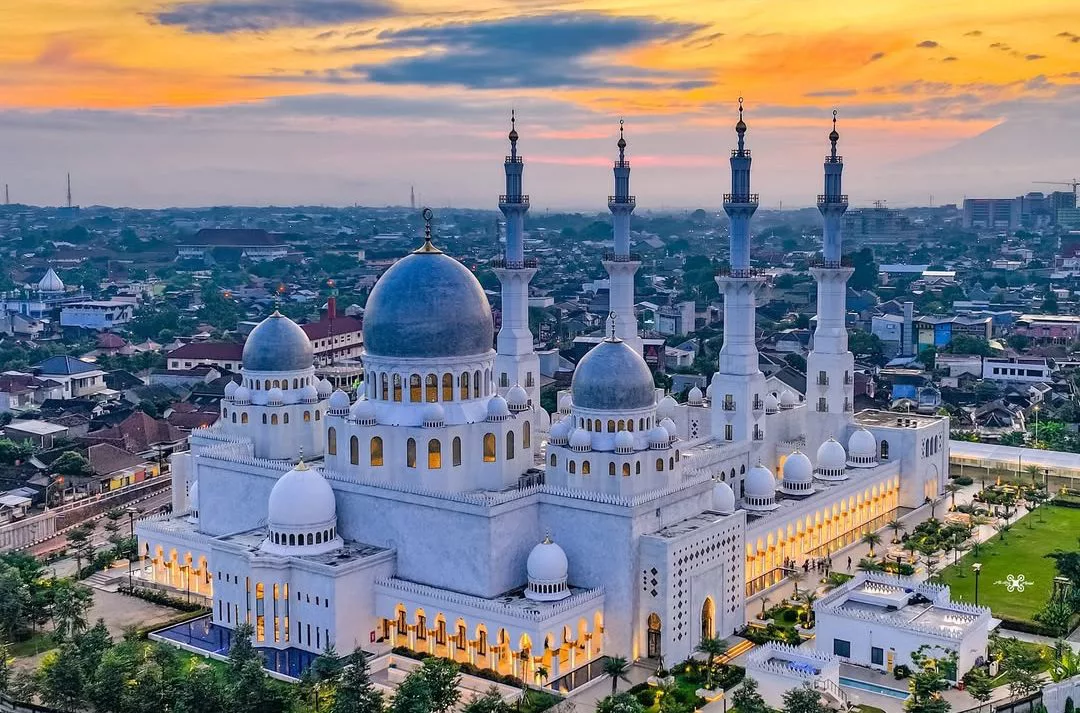 Masjid Raya Syeikh Zayed - instagram.com/@alivikry