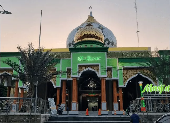 Masjid Agung Bojonegoro: Warisan Sejarah dan Keindahan Dekorasi Klasik