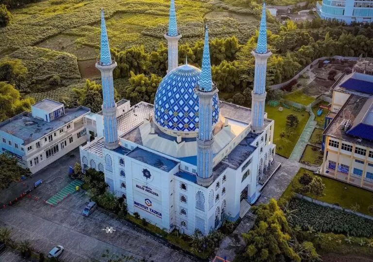 Masjid Andalusia: Arsitektur Moorish Revival dan Keindahan Kaligrafi Maroko