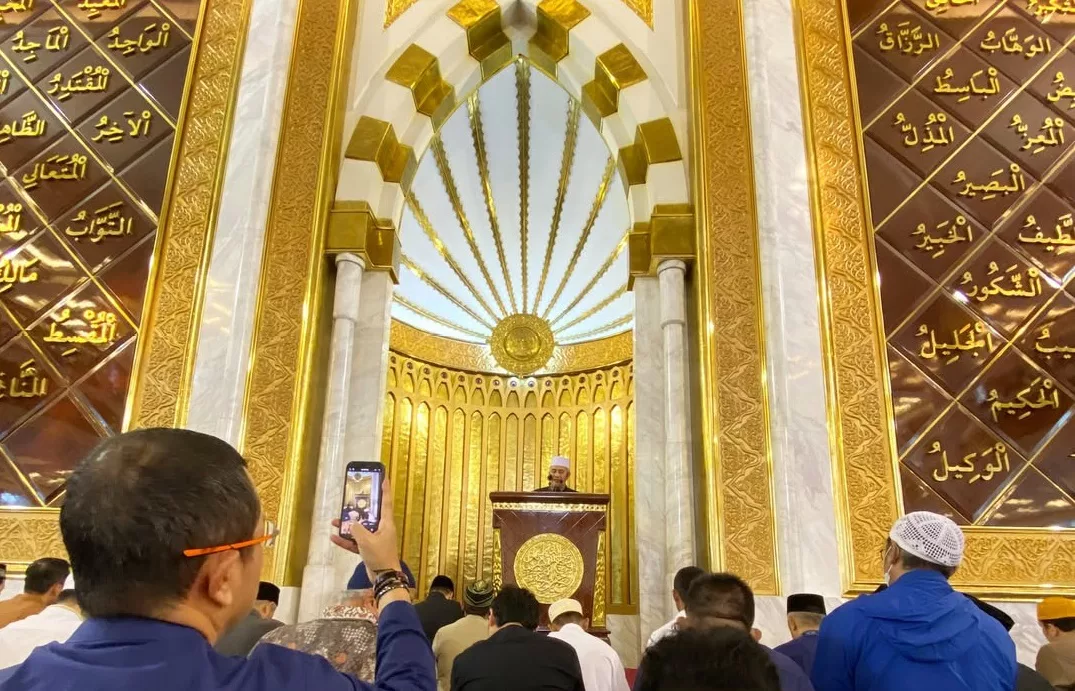 Interior Masjid Agung Trans Studio - instagram.com/@masjidtrans.id