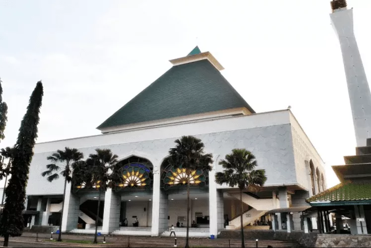 Megah! Arsitektur dan Sejarah Ikonik Masjid Agung Gresik