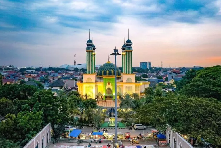 Masjid Agung Al-Barkah Simbol Kemegahan Kota Bekasi