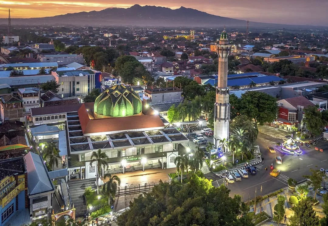 Masjid Agung Baitunnur Pati - instagram.com/@masjidinfo.id