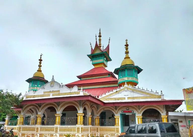 Eksplorasi Kemegahan Visual Di Masjid Raya Koto Baru