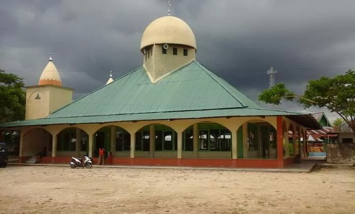 Beribadah dengan Syahdu di Masjid Agung Ar-Rahman