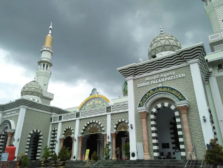Masjid Agung Darul Falah: Pusat Syiar Islam Paser