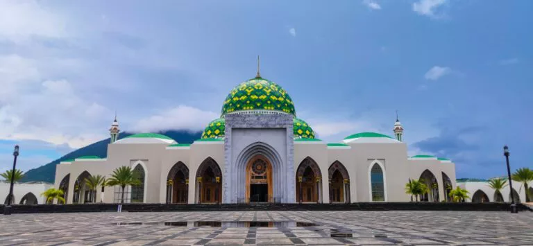 Masjid Agung Natuna: Kemegahan Kubah di Gerbang Utara Indonesia