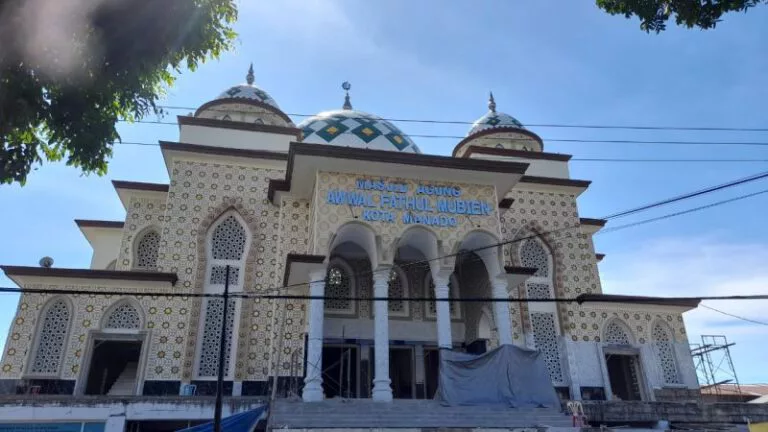 Mahakarya Tertua: Mengagumi Estetika Interior Masjid Awwal Fathul Mubien