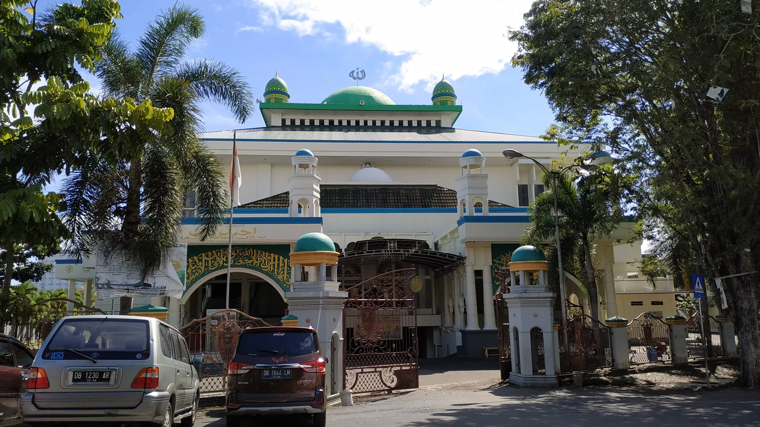 Masjid Raya Ahmad Yani Kota Manado - id.wikipedia.org
