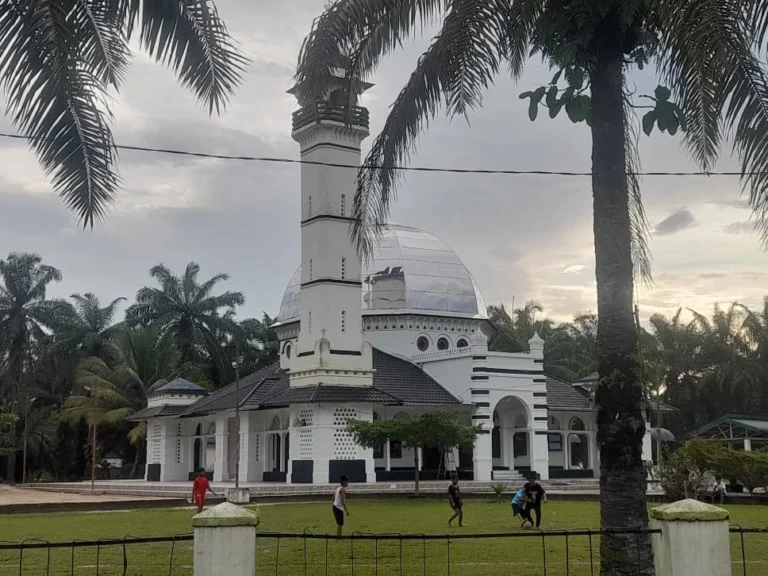 Ziarah Hati Menuju Indahnya Masjid Raya Tanjung Pasir