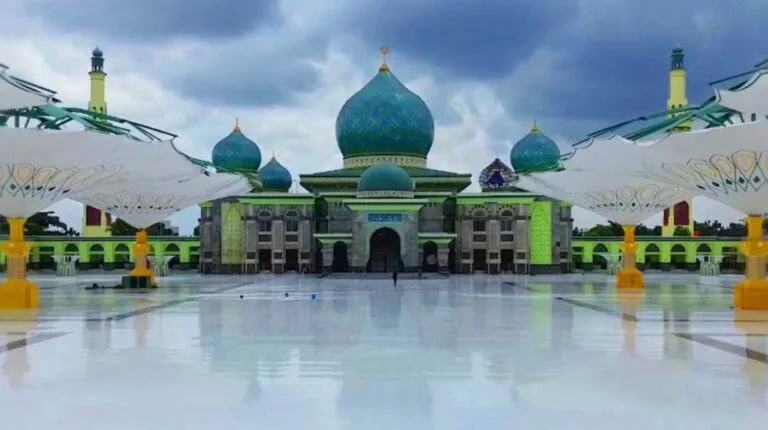 Mirip Taj Mahal! Begini Kemiripan Arsitektur Masjid Raya An-Nur