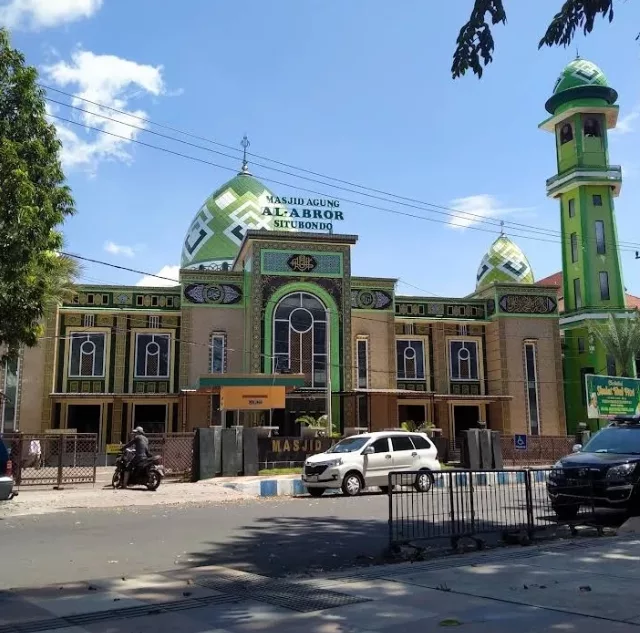 Jejak Sejarah dan Arsitektur Masjid Agung Al-Abror Situbondo