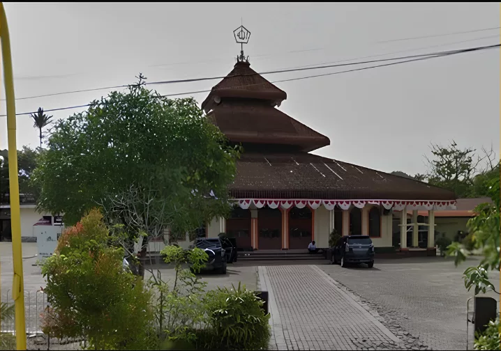 Arsitektur Wisata Religi Masjid Agung Al-Muslimin yang Megah