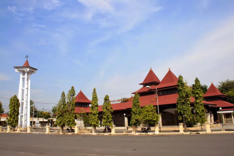 Indahnya Aristektur Masjid Agung Indramayu yang Memikat Mata
