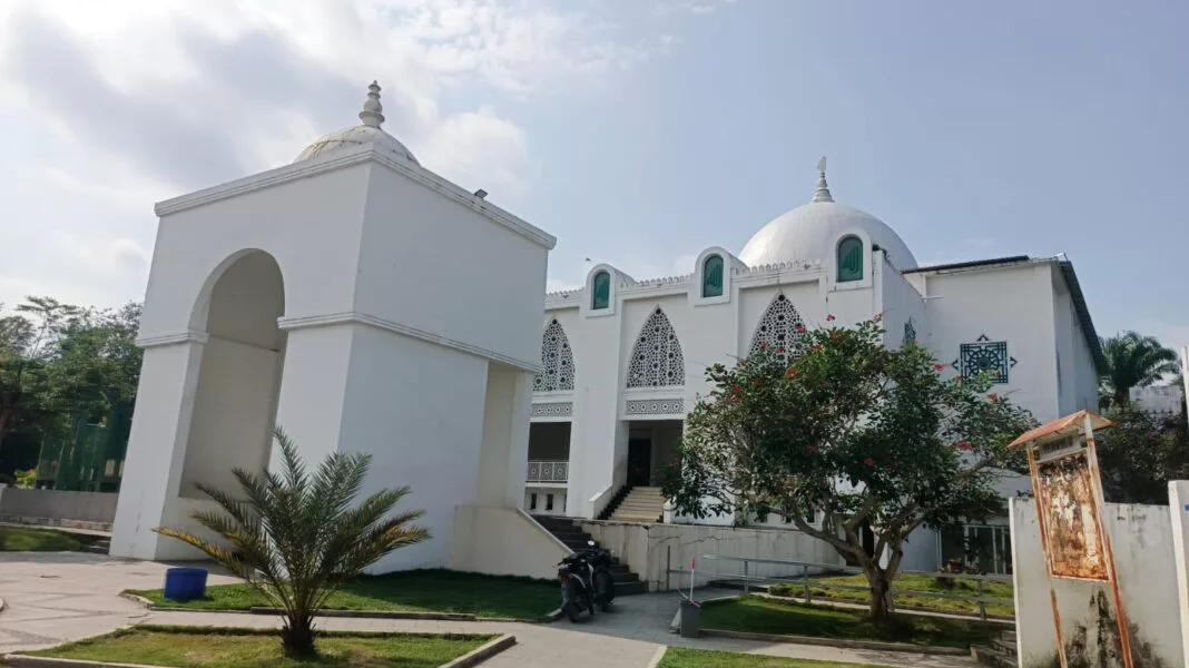 Masjid Al-Munawwaroh - image source: sidimpuanpos.com
