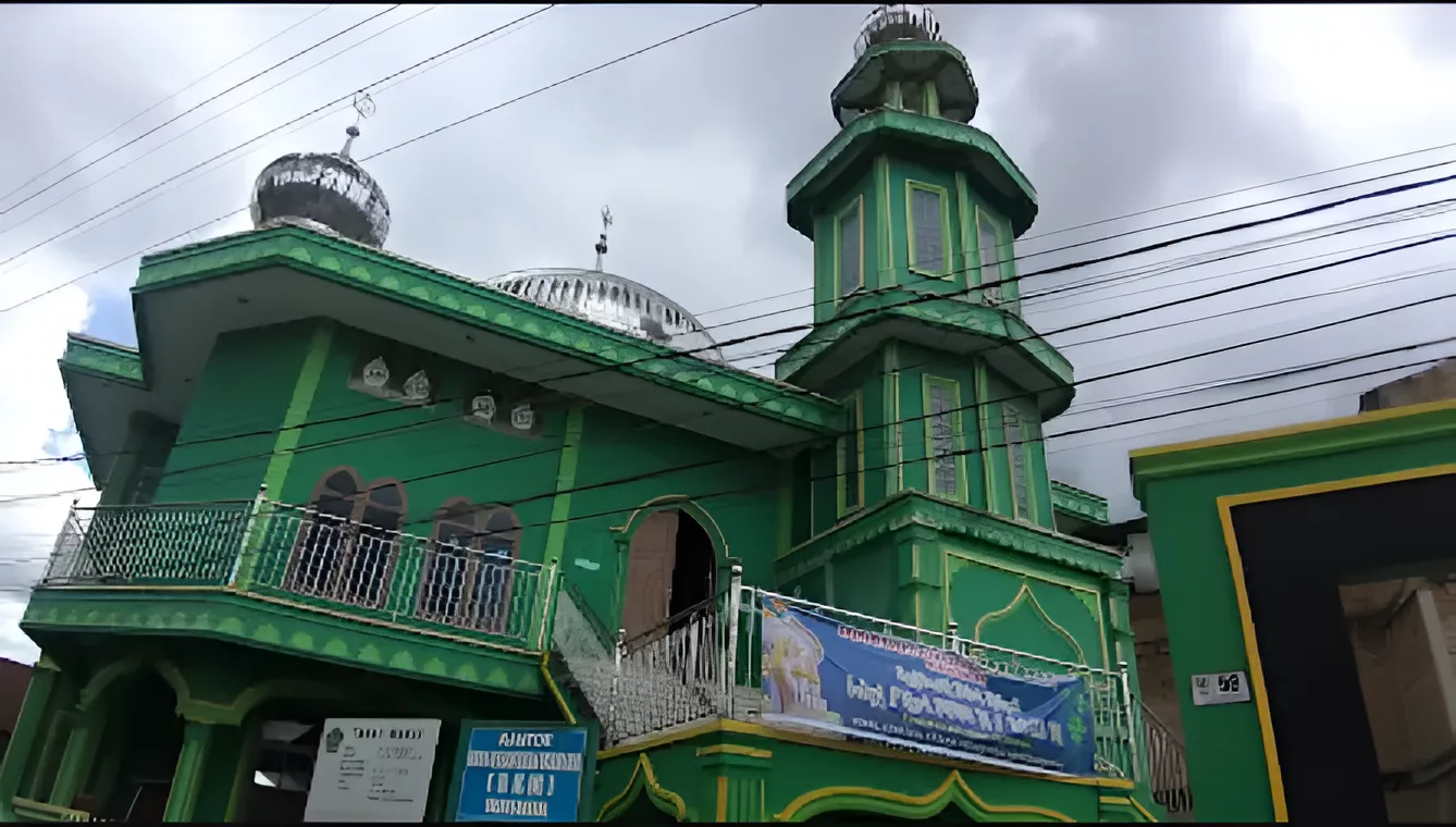 Masjid Raya Al Amin Dolok Sanggul - image source: id.trip.com