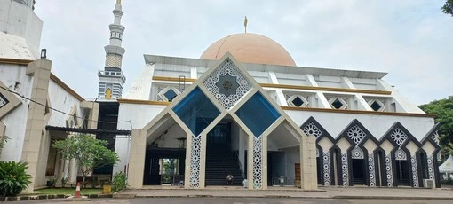 Pesona Masjid Agung Baitul Faizin dan Syiar Islam