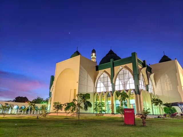 Masjid Agung Ulul Azmi Pusat Ibadah Edukasi Umat