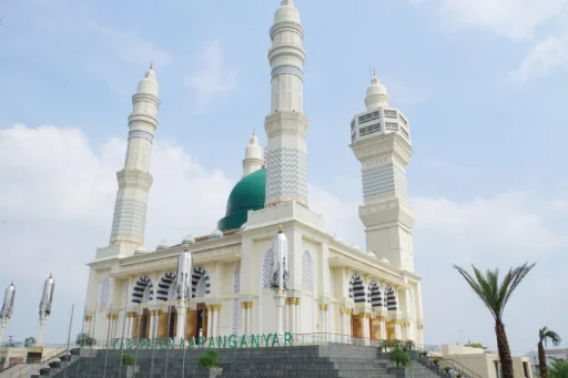 Masjid Agung Madaniyah Kabupaten Karanganyar, Ikon Religi Bernuansa Modern