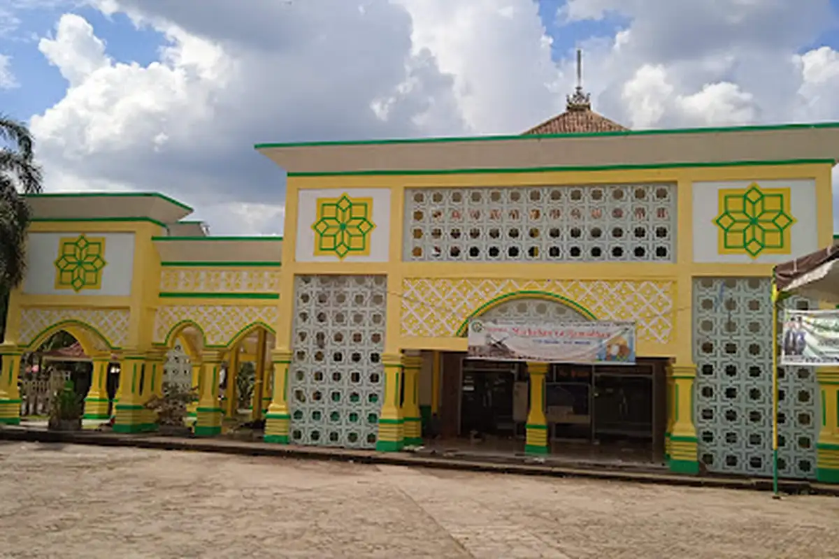 Masjid Agung Nur Arafah - image source: id.trip.com