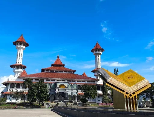 Masjid Agung Cianjur, Destinasi Religi dengan Pesona yang Megah