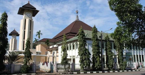 Masjid Agung Cimahi, Pesona Masjid Bersejarah Tanpa Kubah