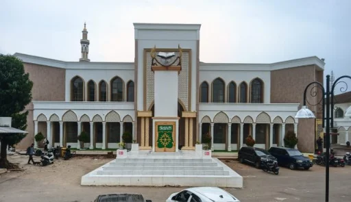 Masjid Agung Karawang, Jejak Sejarah dengan Kubah Baja
