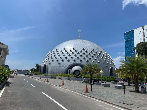Mengenal Masjid Agung Kubah Timah, Ikon Kemegahan Karya Ridwan Kamil