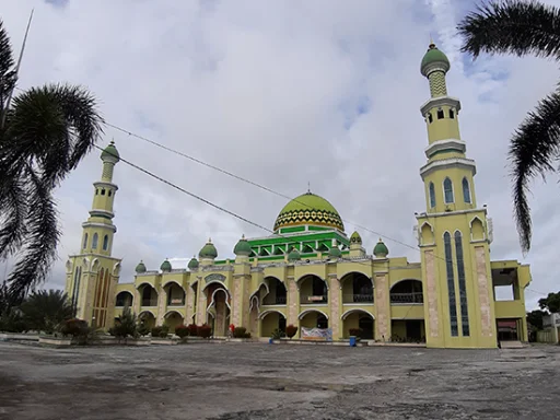 Masjid Agung Pangkalan Bun: Destinasi Religi Bersejarah yang Menawan